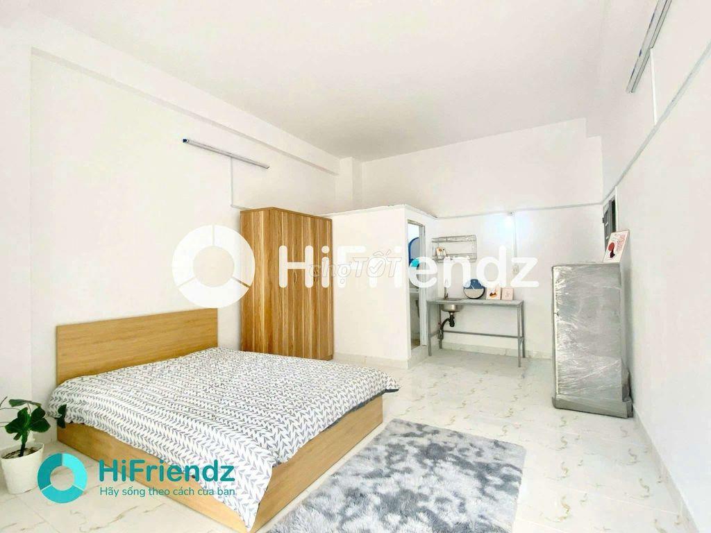 Phòng rộng hơn 40m2 có bancol thông thoáng - thang máy