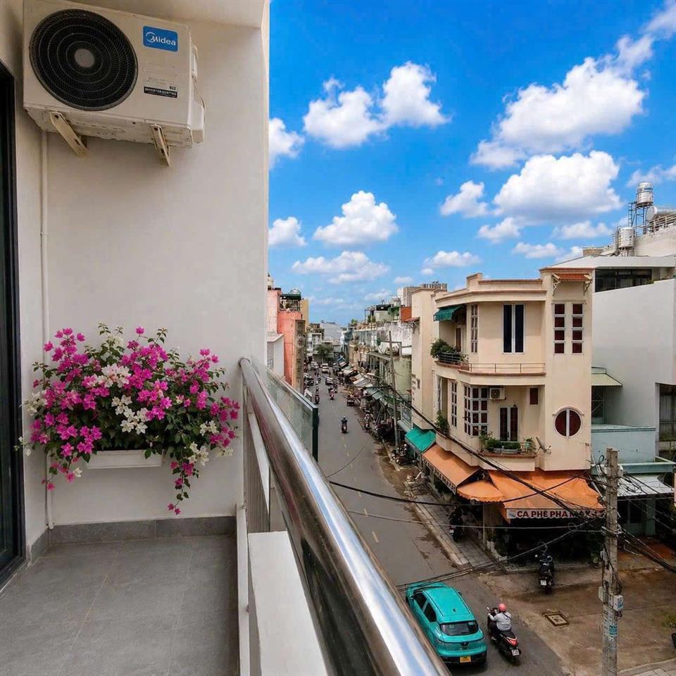 Siêu phẩm phòng mới đầy đủ nội thất - bancol thông thoáng 