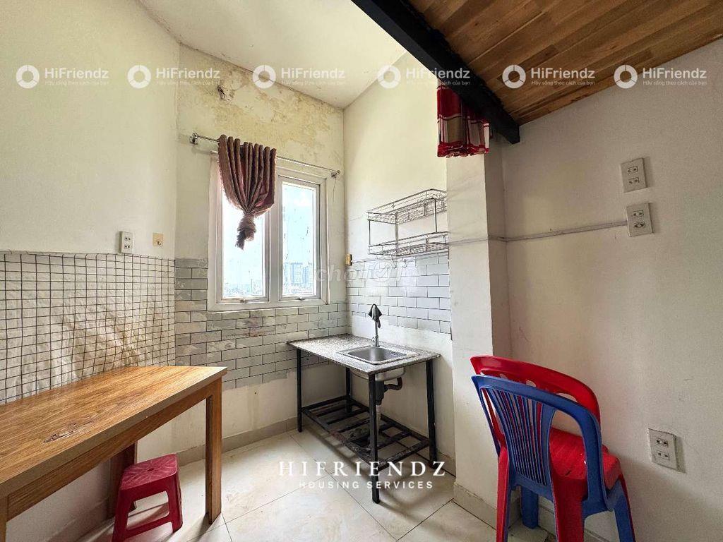 Phòng gác - đầy đủ nội thất ở 3 4 bạn thoãi mái rộng hơn 35m2