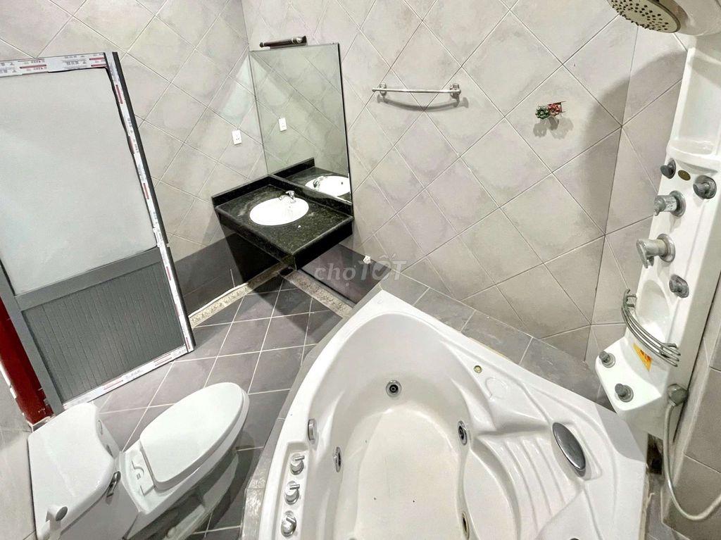 Phòng 2 cửa sổ trời đón nắng - đầy đủ nội thất