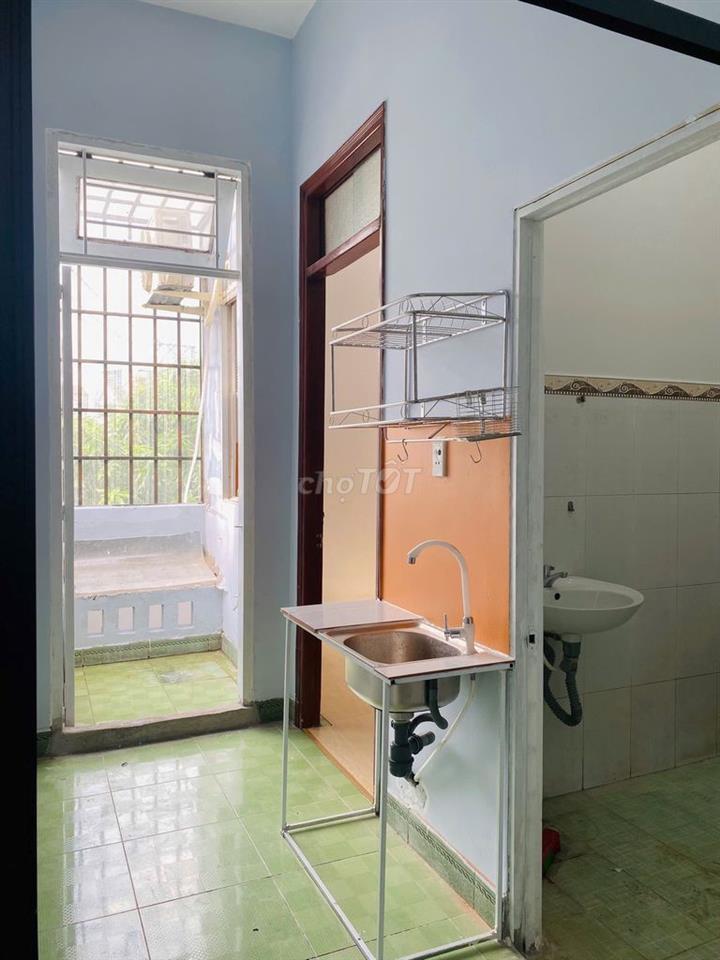 Phòng thoáng đẹp quận 12 có máy lạnh