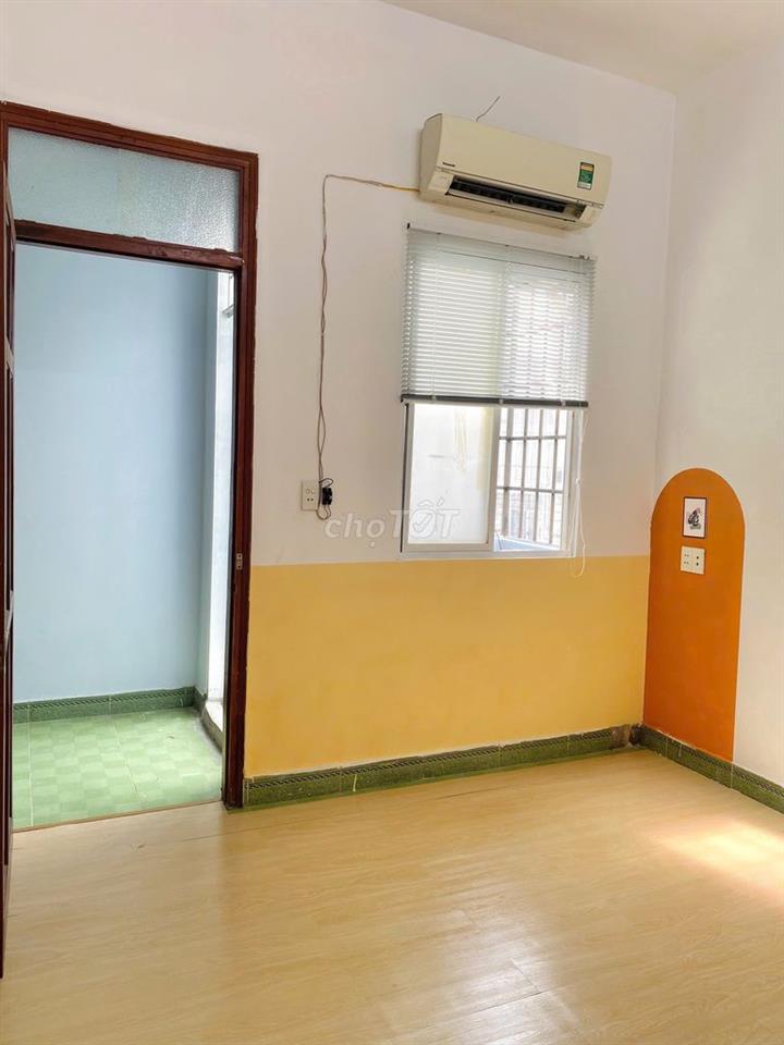 Phòng thoáng đẹp quận 12 có máy lạnh