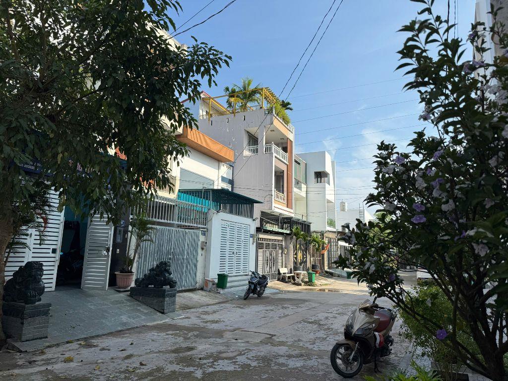 🔥 BÁN NHÀ HIỆP BÌNH – 82M² – NGANG 4.5M – 4 TẦNG – HẺM 8M KDC HỒNG LONG 🔥 💎 Vị trí đẹp – nhà kiên cố – hẻm rộng ô tô 
