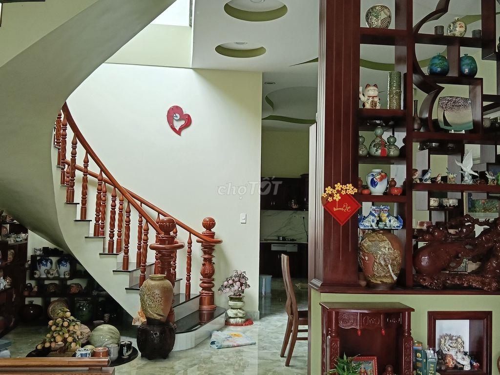 Bán nhà 1 trệt 1 lầu hẻm.xe hơi