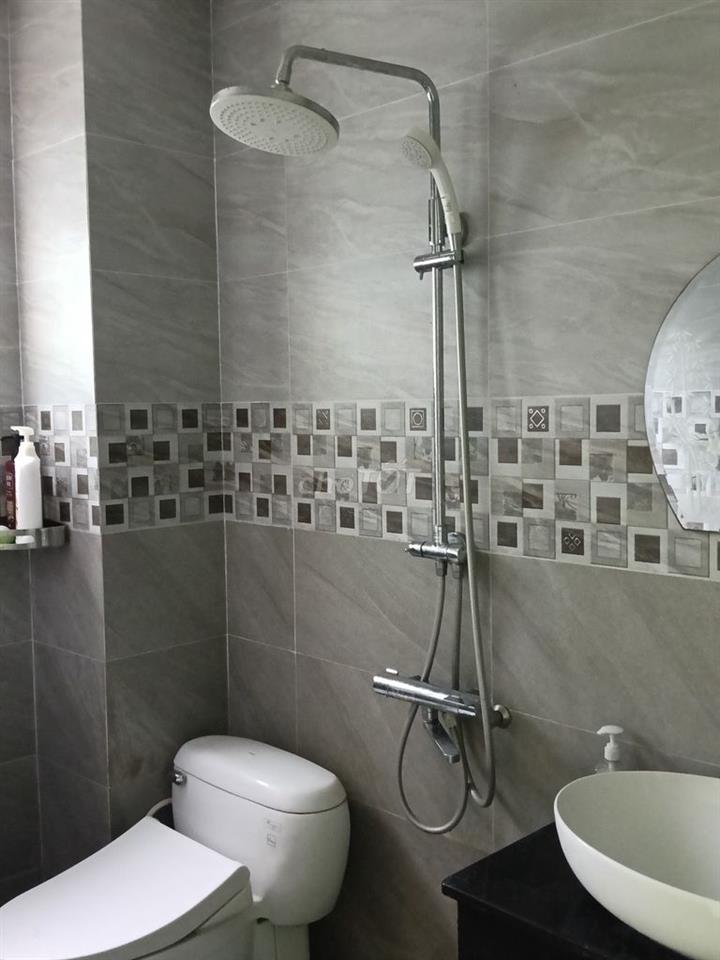 Bán nhà 1 trệt 1 lầu hẻm.xe hơi