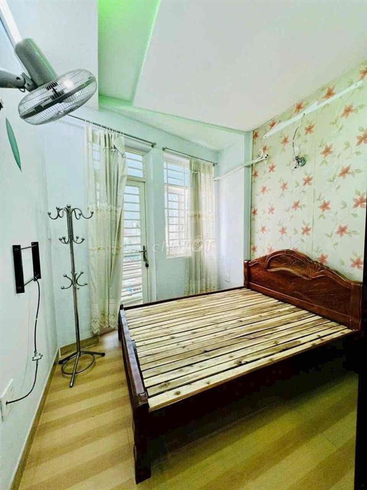 Nhà cho thuê 4 phòng ngủ Phạm Văn Chiêu