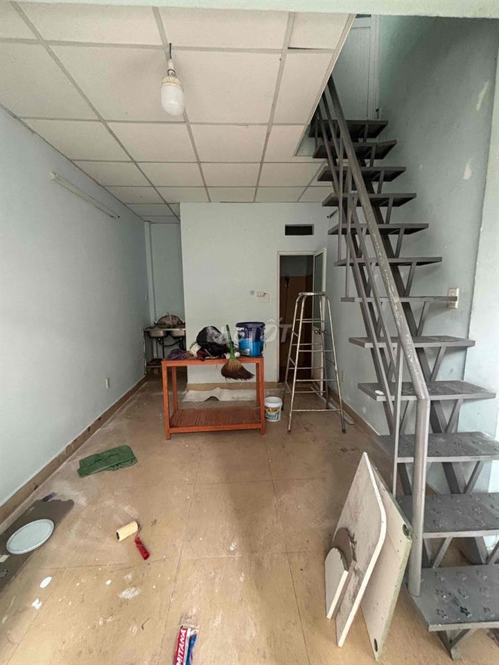 thue phòng mặt tiền hẻm hk chung chủ