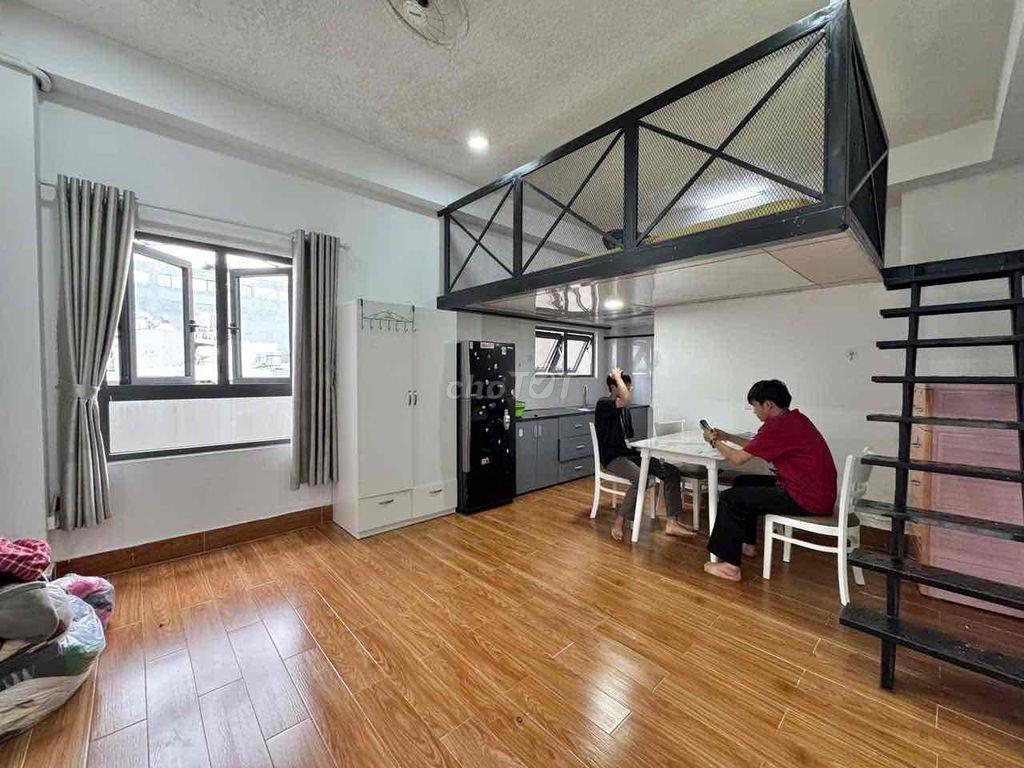 Duplex cửa sổ trời rộng 30m2 gần VLU
