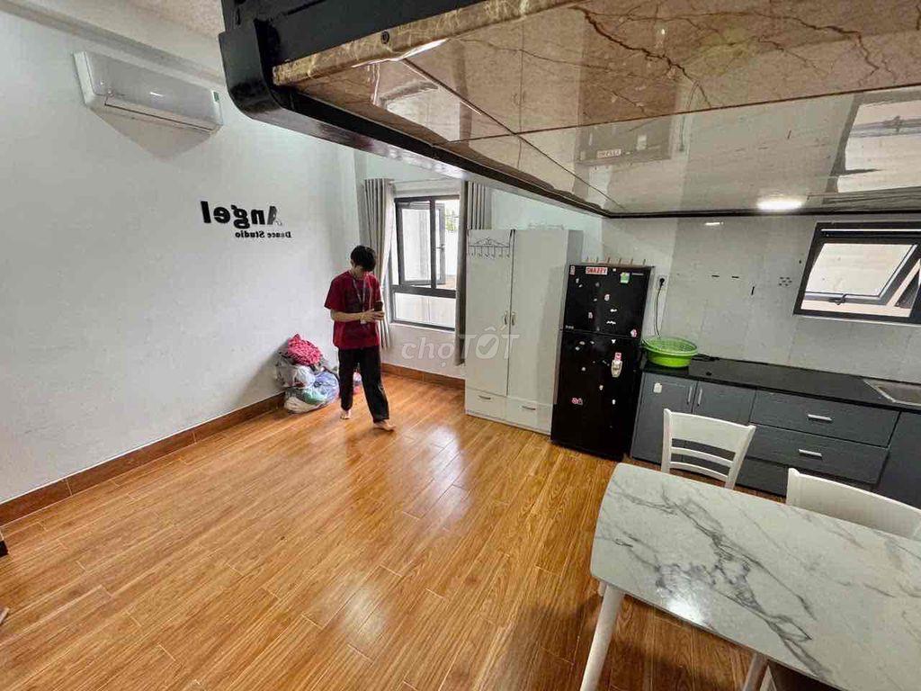 Duplex cửa sổ trời rộng 30m2 gần VLU
