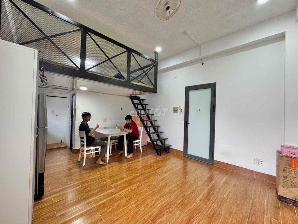Duplex cửa sổ trời rộng 30m2 gần VLU