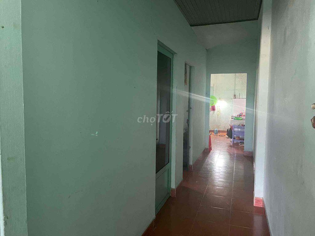 Nhà cũ mặt tiền đường xe tải cần bán gấp