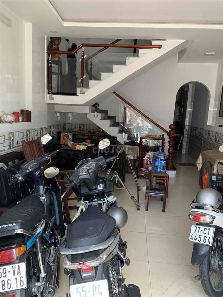 nha MT Lê Thị Hồng Gấm