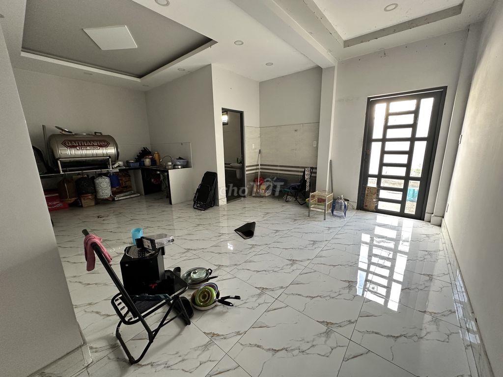 CHO THUÊ NHÀ MẶT TIỀN ĐẶNG THÚC VỊNH – GẦN CHỢ, UBND – 210M²