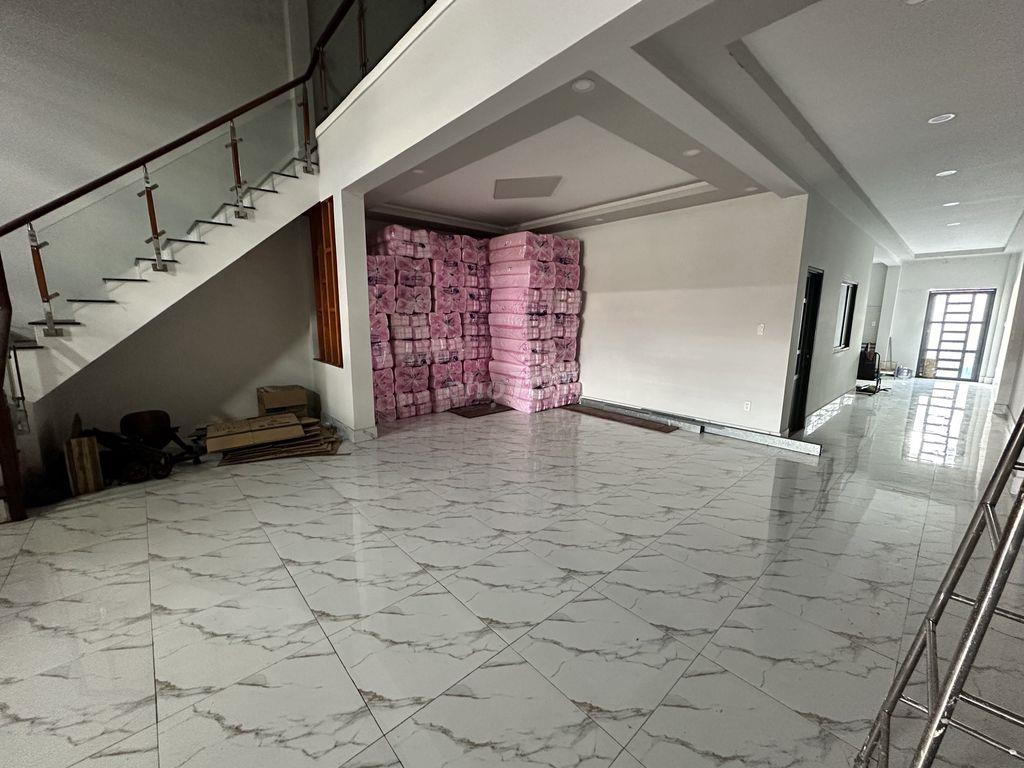 CHO THUÊ NHÀ MẶT TIỀN ĐẶNG THÚC VỊNH – GẦN CHỢ, UBND – 210M²