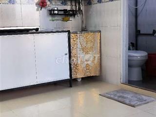 Cho nữ thuê phòng máy lạnh