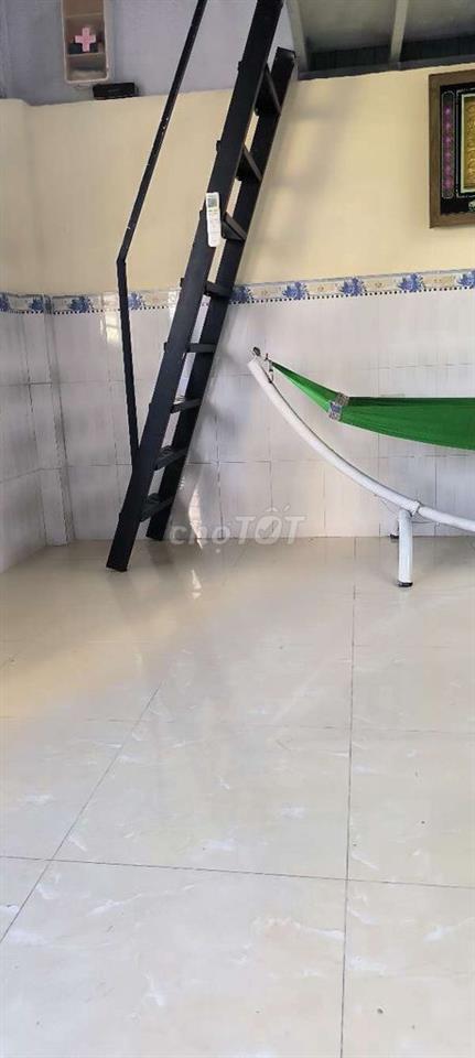 Cho nữ thuê phòng máy lạnh