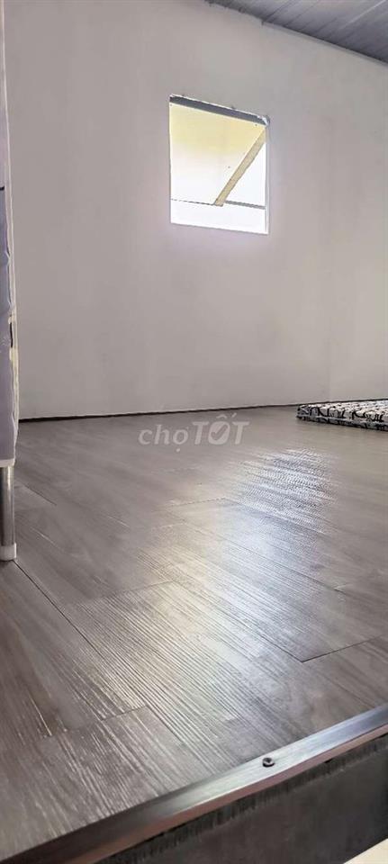 Cho nữ thuê phòng máy lạnh