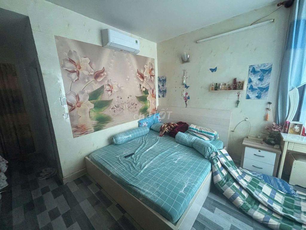 cần bán căn 3PN tầng thấp