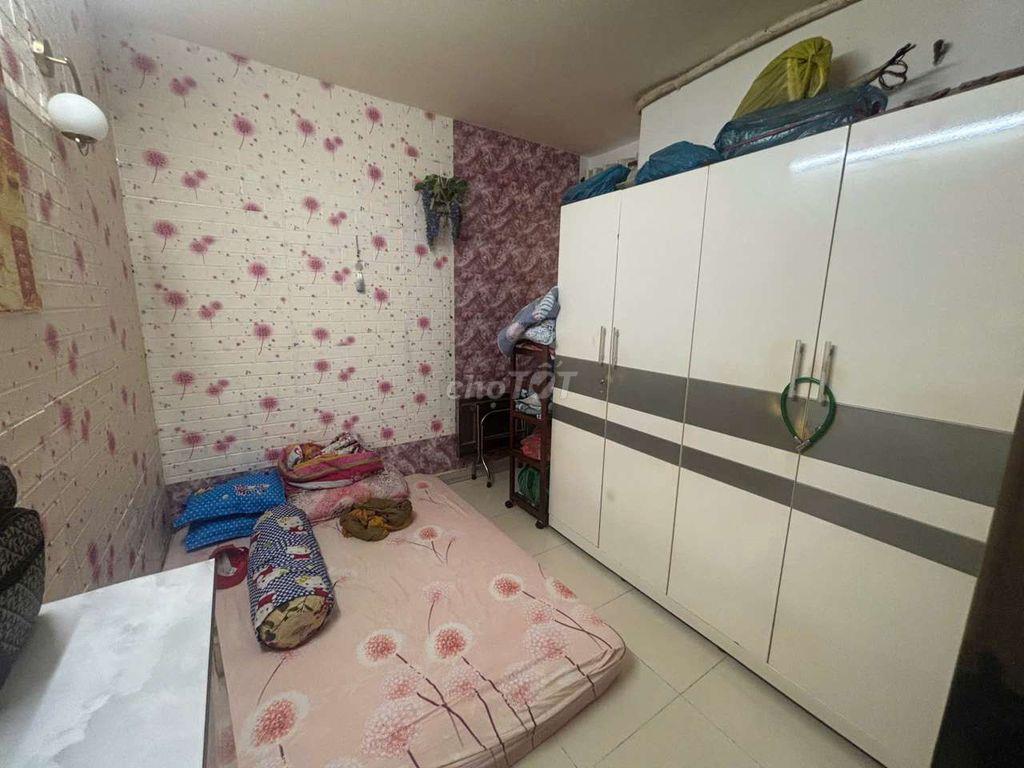 cần bán căn 3PN tầng thấp