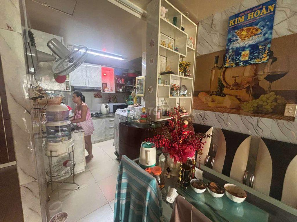 cần bán căn 3PN tầng thấp