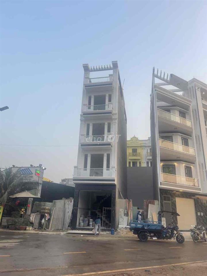 nhà mặt tiền kênh tham lương. vị trí góc ngã 3