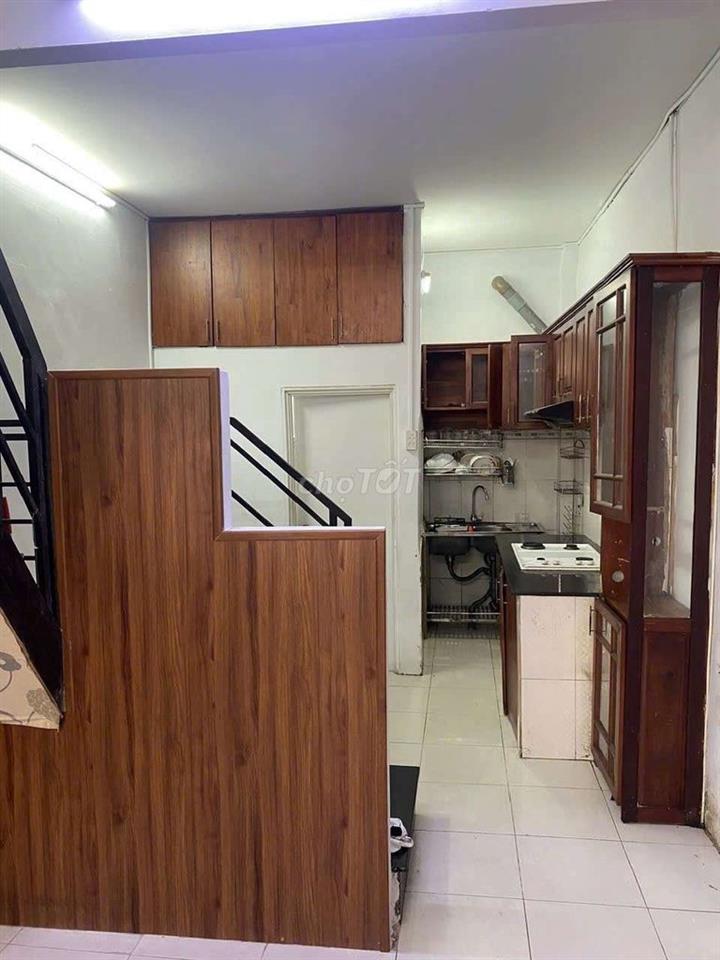 Nhà đối diện chợ Lê Văn Sỹ