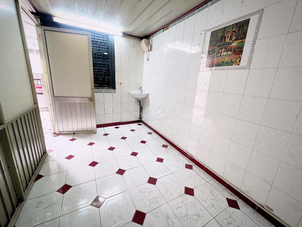 Cho thuê phòng rọ giá rẻ Quận 4, khu vực trung tâm 