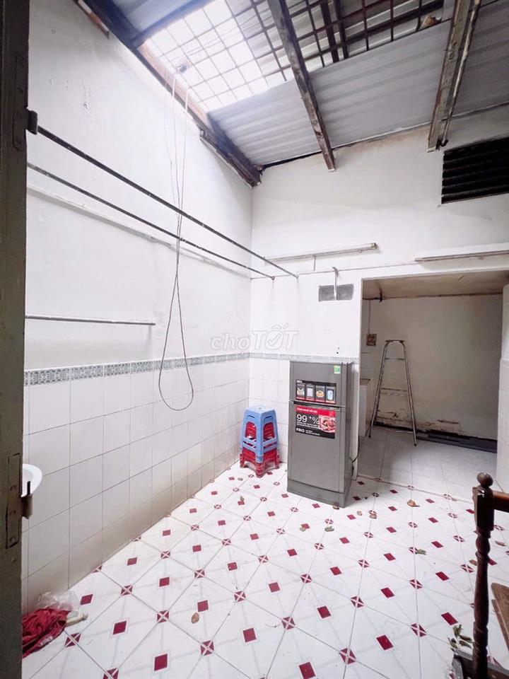 Cho thuê phòng rọ giá rẻ Quận 4, khu vực trung tâm 