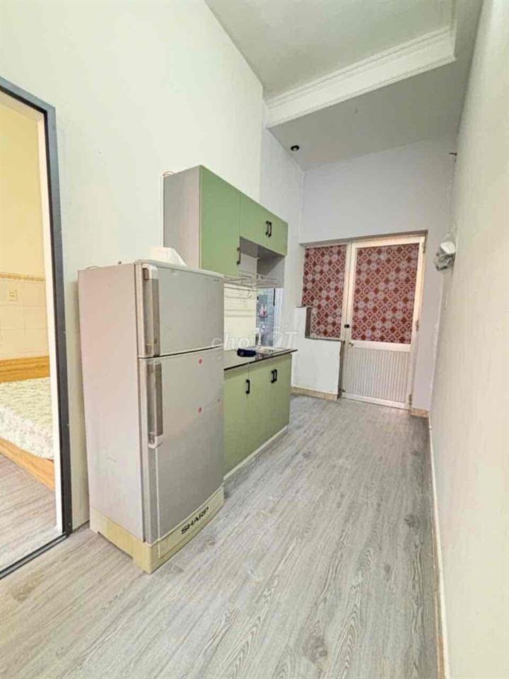 Tách bếp cửa sổ trời ngay Tại Gần Sân Bay Ga T1