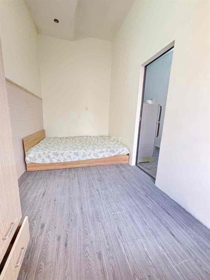 Tách bếp cửa sổ trời ngay Tại Gần Sân Bay Ga T1