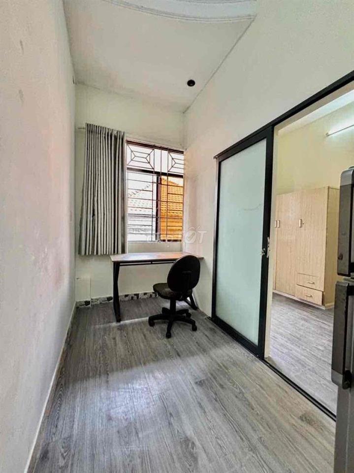 Tách bếp cửa sổ trời ngay Tại Gần Sân Bay Ga T1