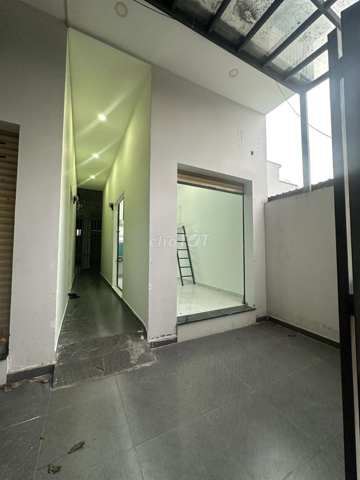 Còn phòng cho thuê dài & có sân trước(Thoáng mát,an toàn,sạch sẽ)