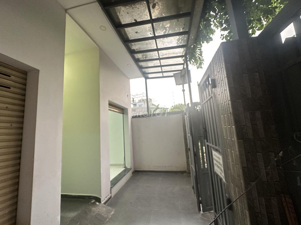 Còn phòng cho thuê dài & có sân trước(Thoáng mát,an toàn,sạch sẽ)