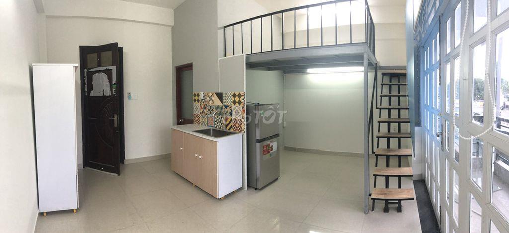 Cho thuê căn hộ máy lạnh, máy giặt, nước nóng Liên Phường có ban công