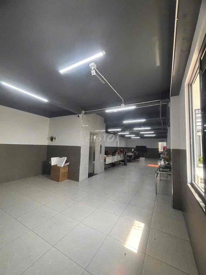 cần bán căn nhà 6 tầng ở Binh Dương Cũ