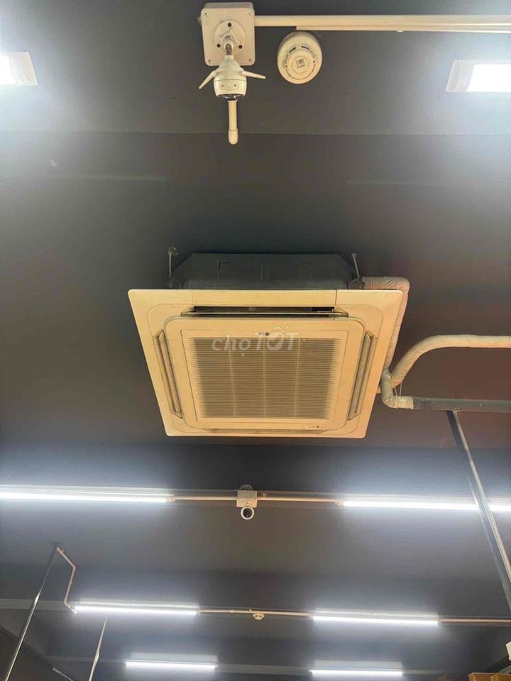 cần bán căn nhà 6 tầng ở Binh Dương Cũ