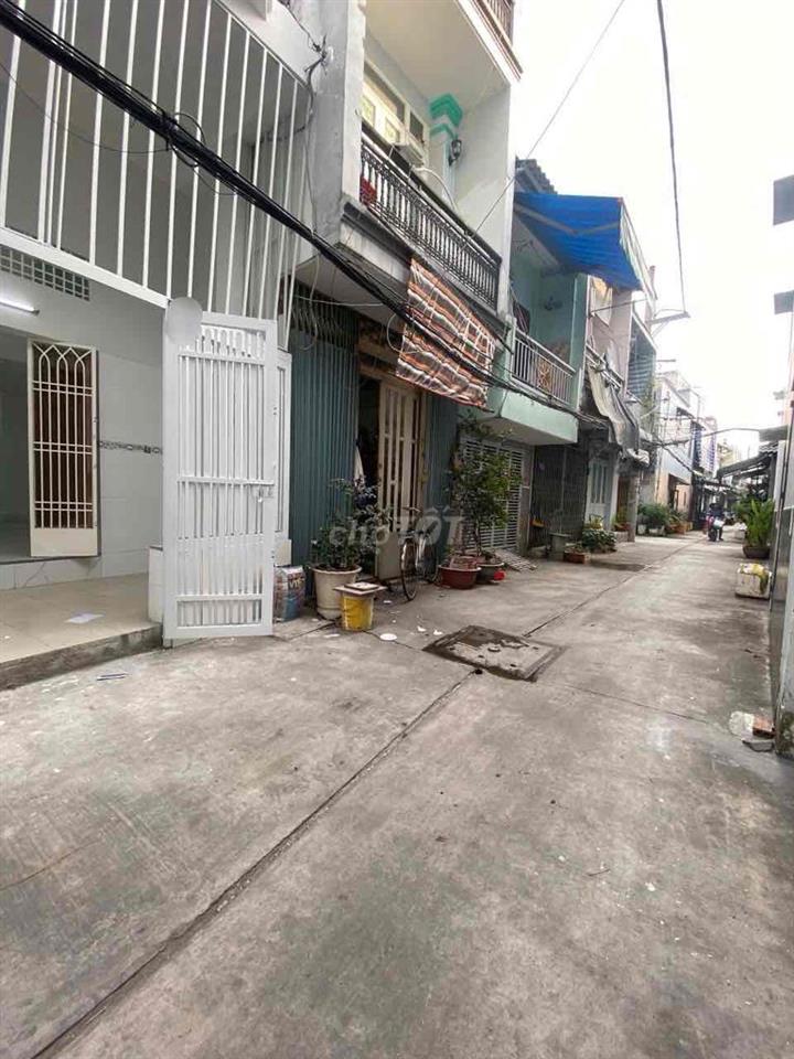 Nhà hẻm xe hơi, 1/ đường Chiến Lược, gần chợ Bình Trị Đông