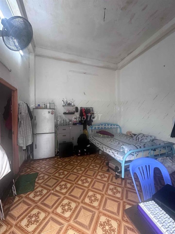 Bán nhà 2 mặt tiền trong hẻm, gần con kênh (Gấp)