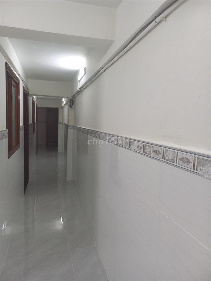 Cho thuê nhà 2PN Quận 5 sạch đẹp gần chợ Hòa Bình