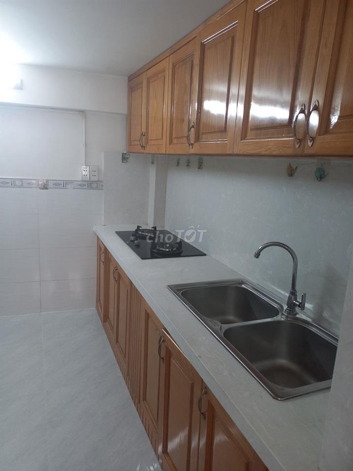 Cho thuê nhà 2PN Quận 5 sạch đẹp gần chợ Hòa Bình