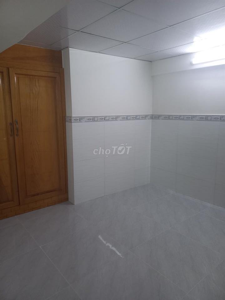Cho thuê nhà 2PN Quận 5 sạch đẹp gần chợ Hòa Bình