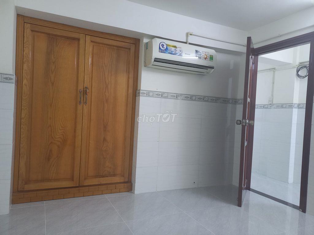 Cho thuê nhà 2PN Quận 5 sạch đẹp gần chợ Hòa Bình
