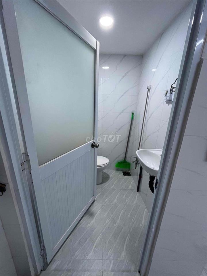 nhà góc 2 mặt tiền cách hẻm xe hơi 500m