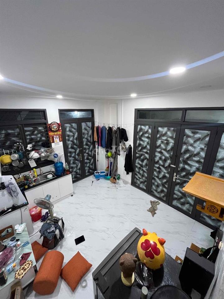 nhà góc 2 mặt tiền cách hẻm xe hơi 500m