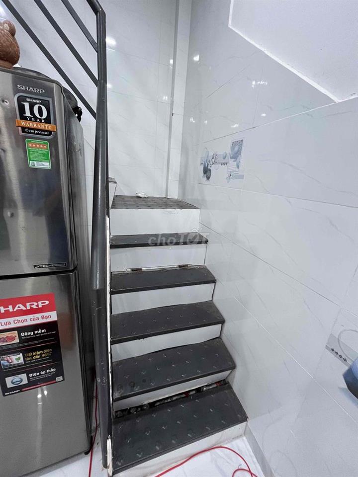 nhà góc 2 mặt tiền cách hẻm xe hơi 500m