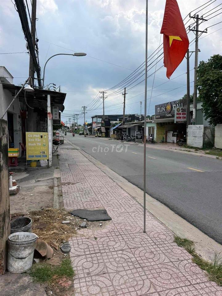 Cậu E cần bán miếng đất mặt tiền