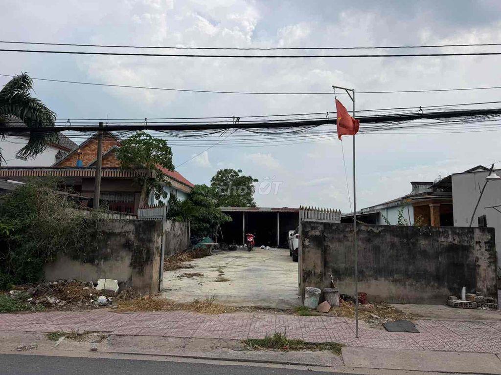 Cậu E cần bán miếng đất mặt tiền