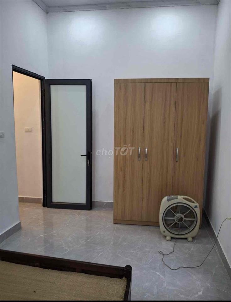 chính chủ cho thuê nhà c4 riêng biệt 2pn, 1 khách diện nước tự trả