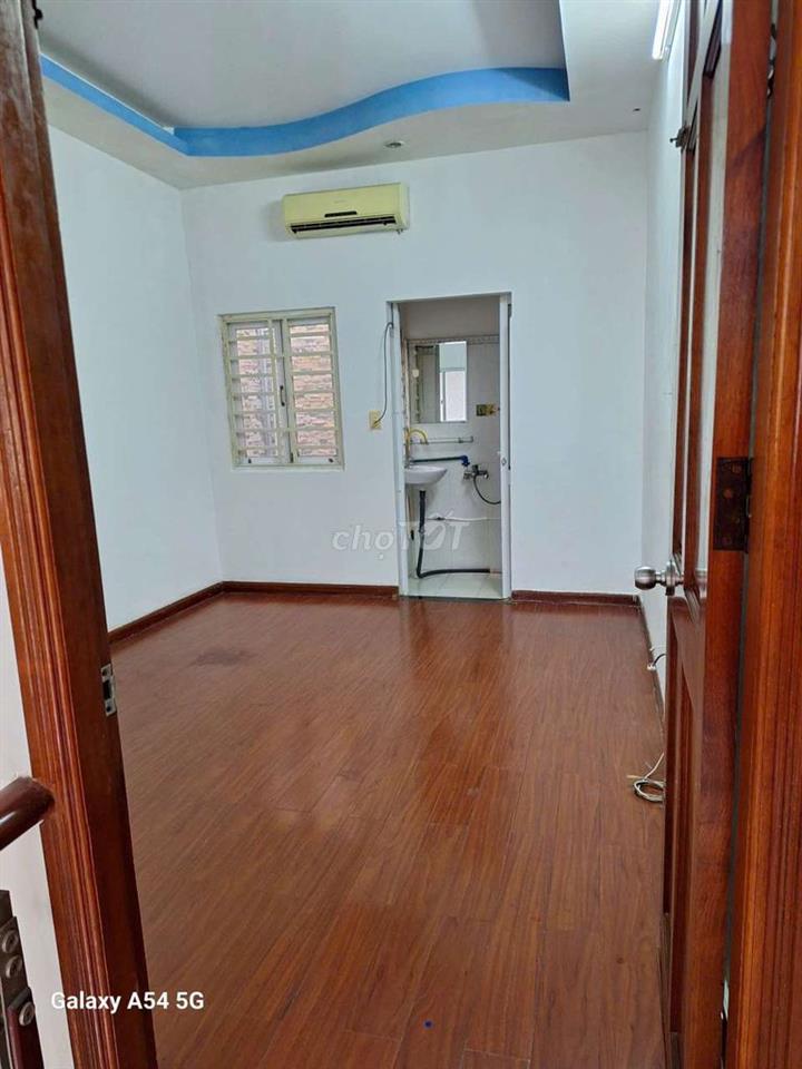 Bán nhà nguyên căn nhà đẹp thoáng mát hẻm xe hơi gần chợ trường học