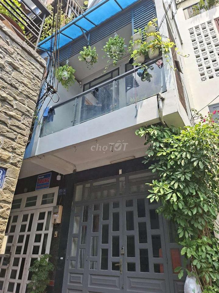 Bán nhà nguyên căn nhà đẹp thoáng mát hẻm xe hơi gần chợ trường học